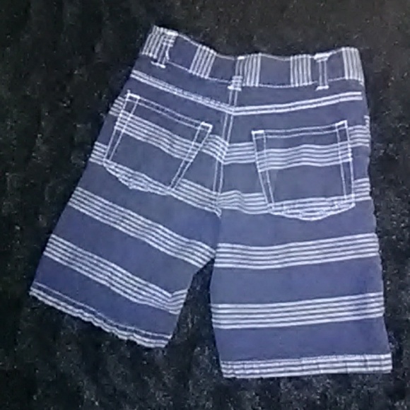 Boys size 5 shorts - Picture 2 of 2